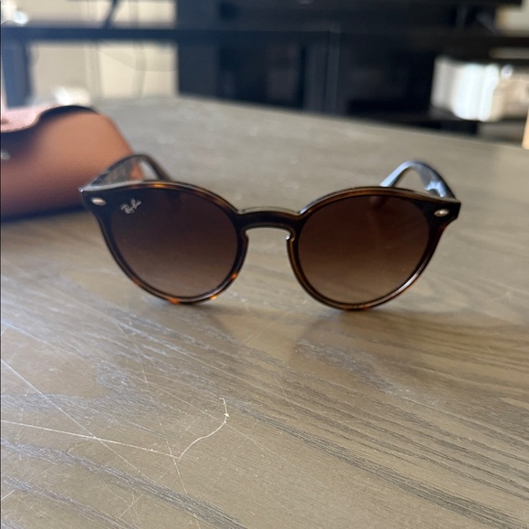 Ray-Ban Tortoise Shell Round Sunglasses - Picture 1 of 5